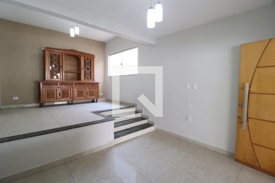 Casa para alugar com 4 quartos, 230m² em Tibery, Uberlândia