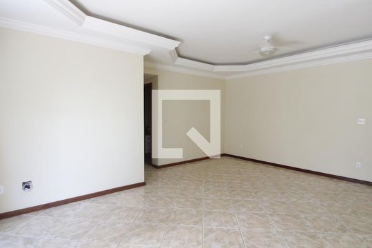 Apartamento para alugar com 3 quartos, 153m² em Algodoal, Cabo Frio