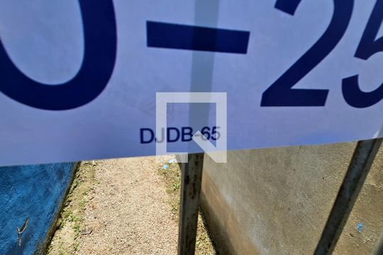 Placa de casa para alugar com 1 quarto, 65m² em Areia Branca, Belford Roxo