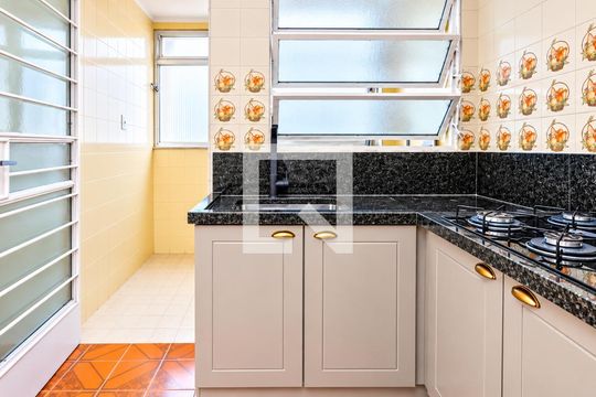 Cozinha de apartamento à venda com 2 quartos, 70m² em Centro, Canoas