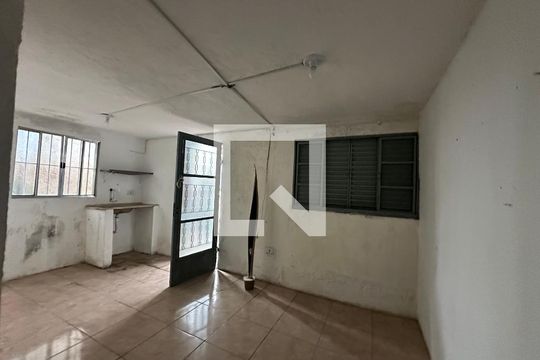 Sala/Quarto de casa à venda com 2 quartos, 125m² em Parque dos Camargos, Barueri