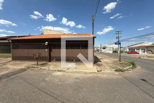 Casa à venda com 3 quartos, 250m² em Taguatinga, Brasília