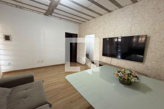 Casa à venda com 3 quartos, 250m² em Taguatinga, Brasília