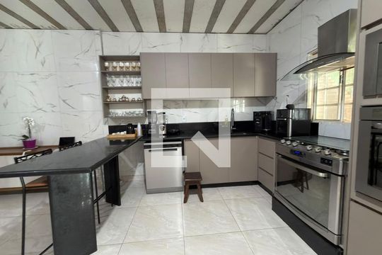 Casa à venda com 3 quartos, 250m² em Taguatinga, Brasília