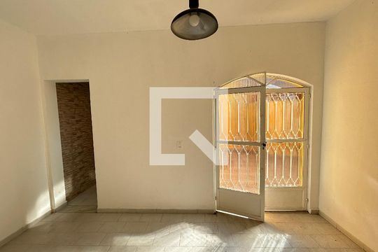 Casa para alugar com 1 quarto, 62m² em Bento Ribeiro, Rio de Janeiro