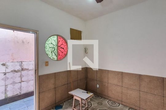 Casa para alugar com 1 quarto, 30m² em Irajá, Rio de Janeiro