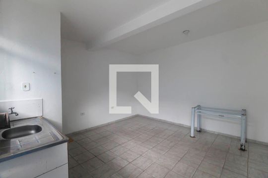 Casa para alugar com 1 quarto, 40m² em Vila Ester, São Paulo