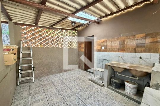 Casa à venda com 4 quartos, 140m² em Glória, Belo Horizonte