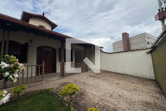 Casa à venda com 3 quartos, 360m² em Eldorado, Contagem