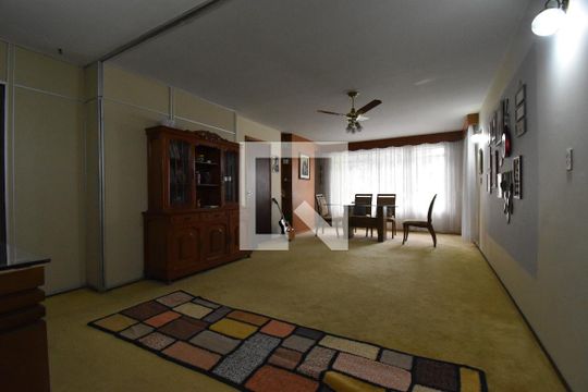 Casa à venda com 6 quartos, 280m² em Boqueirão, Curitiba
