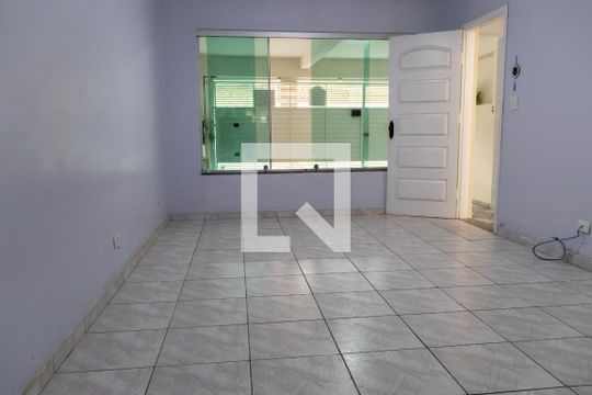 Casa para alugar com 3 quartos, 219m² em Jardim Araguaia, Mauá