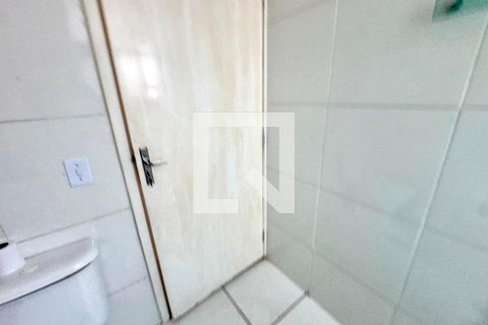 Banheiro de apartamento para alugar com 2 quartos, 61m² em Jardim Guilhermino, Guarulhos