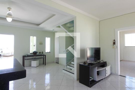Sala de casa de condomínio para alugar com 2 quartos, 120m² em Dunas do Peró, Cabo Frio