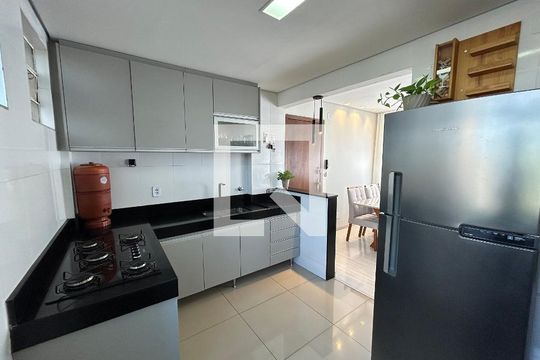 Apartamento à venda com 2 quartos, 60m² em Califórnia, Belo Horizonte