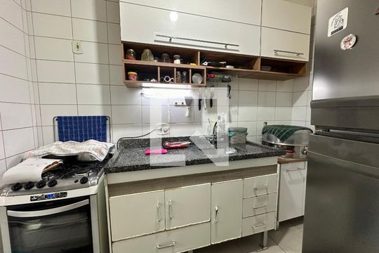 Cozinha de apartamento à venda com 2 quartos, 56m² em Vila Iracema, Barueri