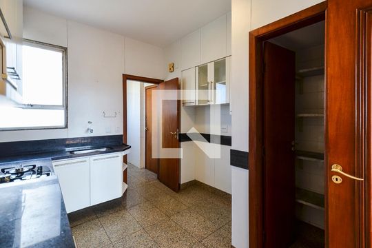 Cozinha de casa à venda com 4 quartos, 127m² em São Pedro, Belo Horizonte