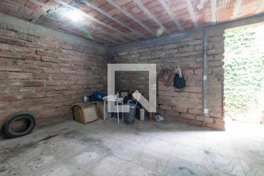 Garagem de casa para alugar com 2 quartos, 150m² em Menino Deus, Porto Alegre