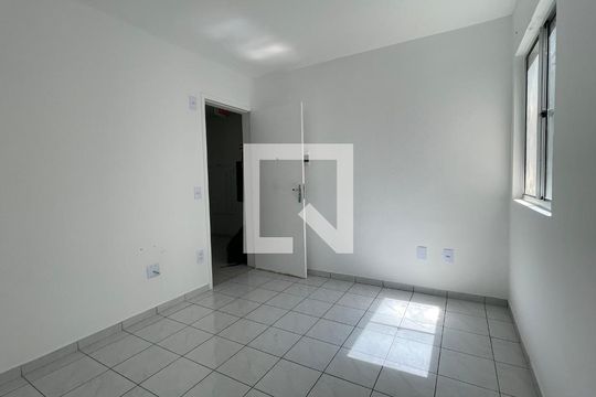Sala de apartamento para alugar com 2 quartos, 48m² em Bom Viver, São José