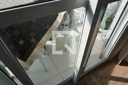 Apartamento para alugar com 3 quartos, 128m² em Jardim Santa Barbara, Embu das Artes
