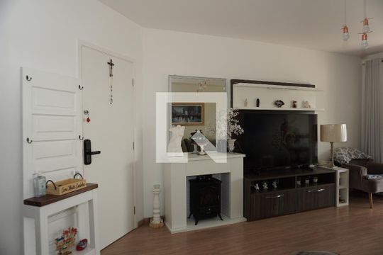 Apartamento para alugar com 3 quartos, 128m² em Jardim Santa Barbara, Embu das Artes