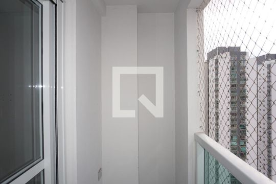 Apartamento para alugar com 3 quartos, 120m² em Jardim Branca Flor, Embu das Artes