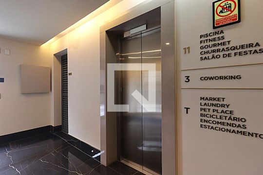 Área comum - Elevadores de kitnet/studio para alugar com 1 quarto, 28m² em Boa Vista, Porto Alegre