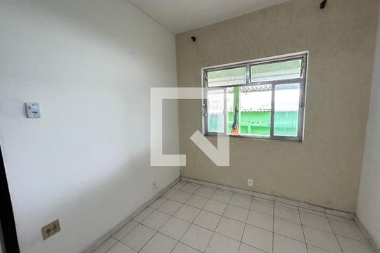 Quarto 1 de casa para alugar com 2 quartos, 129m² em Guadalupe, Rio de Janeiro
