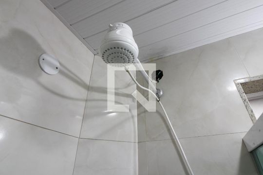 Banheiro Social de casa de condomínio para alugar com 2 quartos, 50m² em Peró, Cabo Frio