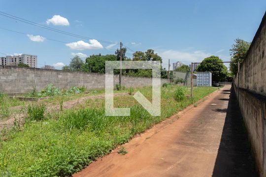 Quintal de casa à venda com 1 quarto, 400m² em Chacara Nossa Senhora Auxiliadora, Paulínia