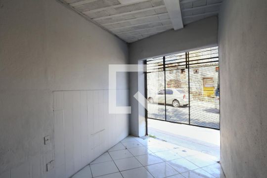 Garagem de casa para alugar com 1 quarto, 70m² em Santa Efigênia, Belo Horizonte