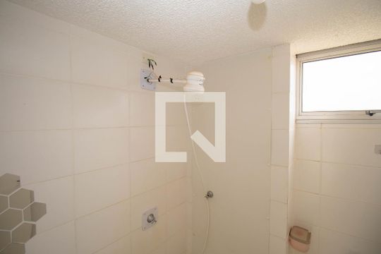 Banheiro Social de apartamento à venda com 2 quartos, 50m² em Setor Habitacional Parque dos Ipes, Brasília