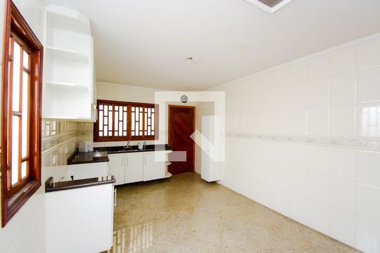 Cozinha de casa à venda com 3 quartos, 138m² em Gopouva, Guarulhos
