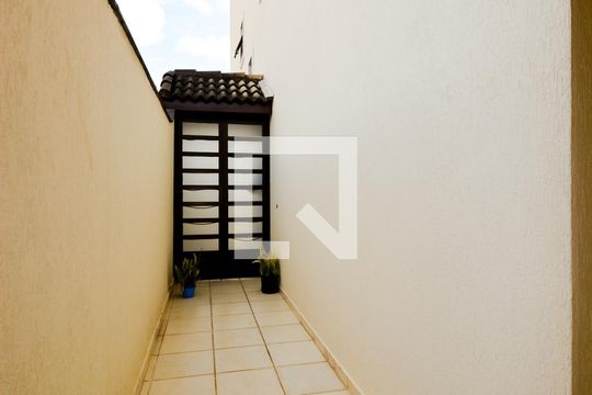 Corredor  de casa à venda com 3 quartos, 138m² em Gopouva, Guarulhos