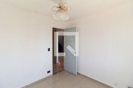 Quarto 2 de apartamento para alugar com 2 quartos, 50m² em Jardim Santa Tereza, Osasco