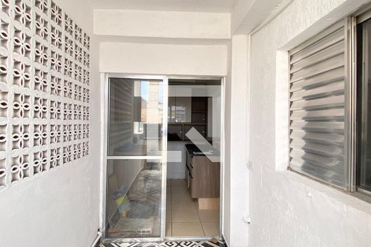 Varanda - Área de Serviço de casa para alugar com 2 quartos, 60m² em Padroeira, Osasco