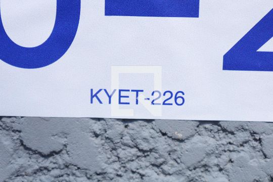Placa GRANDE instalada na fachada do condomínio, dia 10.10.2026 - Código das placa: KYET-226 de apartamento à venda com 2 quartos, 50m² em Vila Carmosina, São Paulo