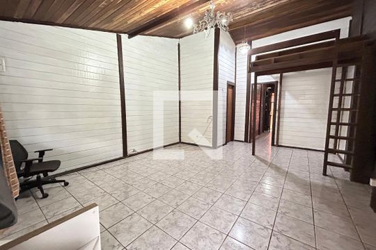 Sala  de casa para alugar com 3 quartos, 100m² em Barra da Lagoa, Florianópolis