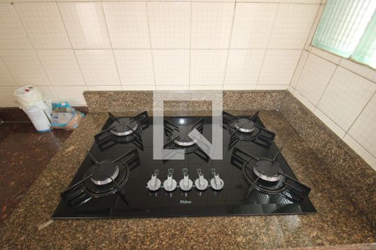 Cozinha de apartamento à venda com 2 quartos, 52m² em Vila Francos, São Paulo