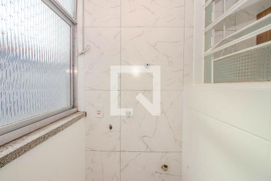 Área de serviço de apartamento para alugar com 1 quarto, 46m² em Vila Ipiranga, Porto Alegre