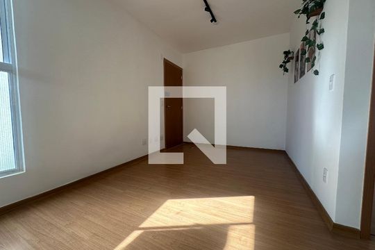 Sala de apartamento para alugar com 2 quartos, 43m² em Forquilhas, São José