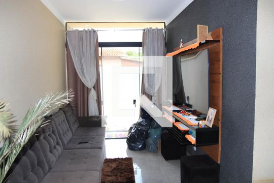 Sala de casa para alugar com 3 quartos, 90m² em Capuava, Goiânia