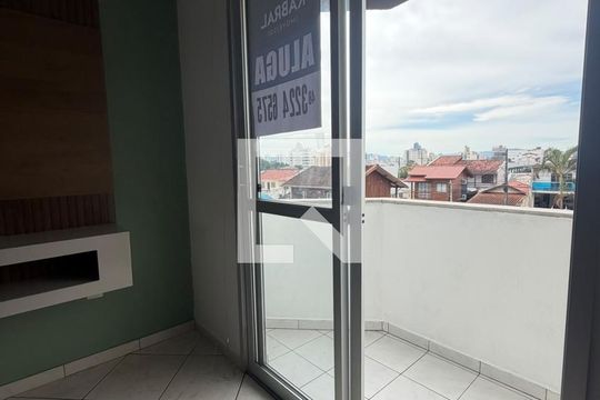 Sala de apartamento para alugar com 3 quartos, 72m² em Nossa Senhora do Rosario, São José