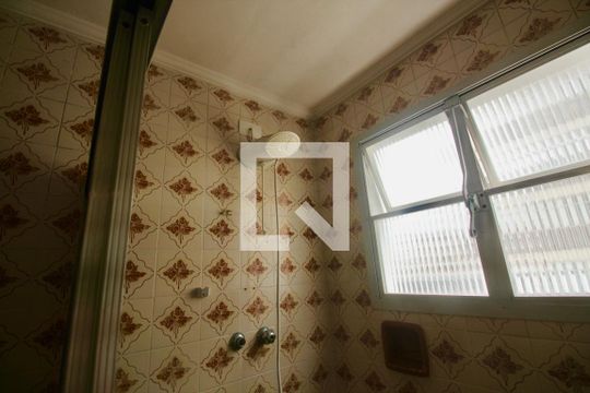 Banheiro da Suíte  de apartamento para alugar com 3 quartos, 195m² em Ponta da Praia, Santos