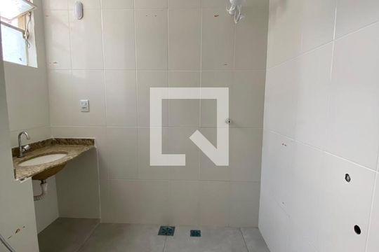 banheiro  de apartamento para alugar com 2 quartos, 58m² em Centro, Belo Horizonte