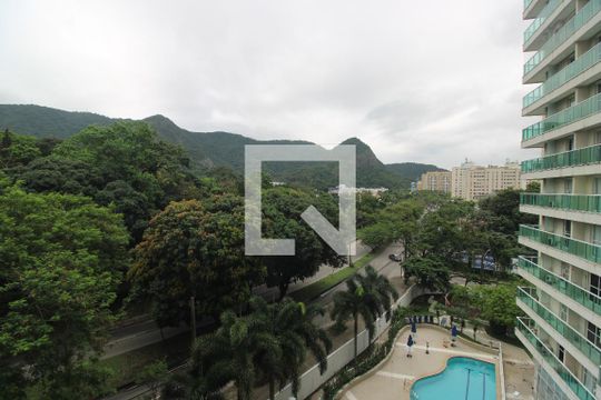 Varanda de kitnet/studio para alugar com 1 quarto, 28m² em Camorim, Rio de Janeiro