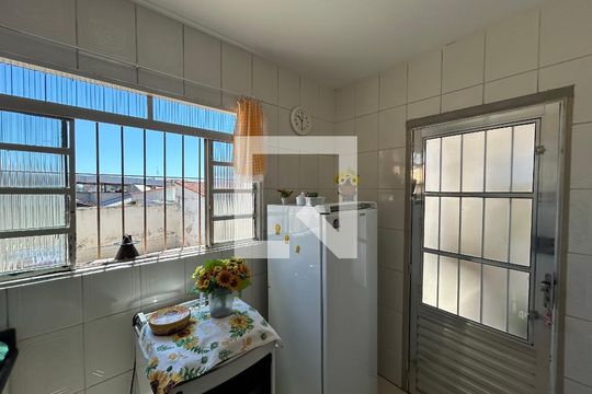 Casa à venda com 2 quartos, 250m² em Parque Recreio, Contagem