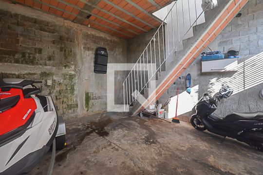 Garagem de casa à venda com 2 quartos, 70m² em Batistini, São Bernardo do Campo
