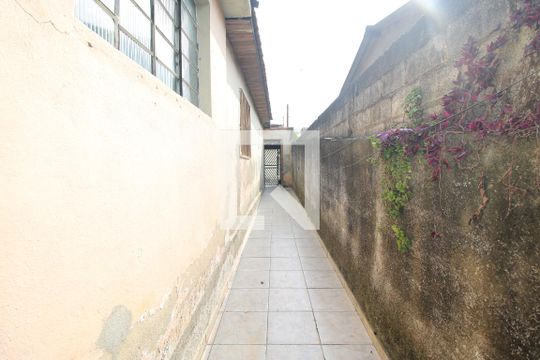 Corredor de casa para alugar com 3 quartos, 300m² em Jardim Camargo Novo, São Paulo