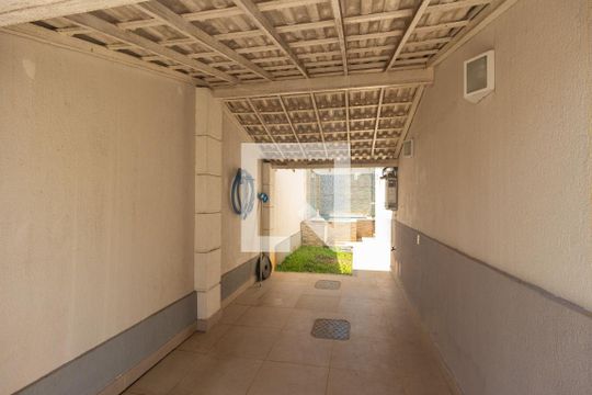 Garagem de casa à venda com 2 quartos, 74m² em Campo Grande, Rio de Janeiro