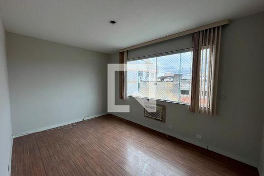 Sala de apartamento para alugar com 4 quartos, 90m² em Moneró, Rio de Janeiro